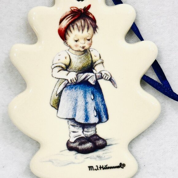 M.I. Hummel Club Exclusive Ornament "Girl Washing" Hum 2397 Club Year 42 - Picture 3 of 4
